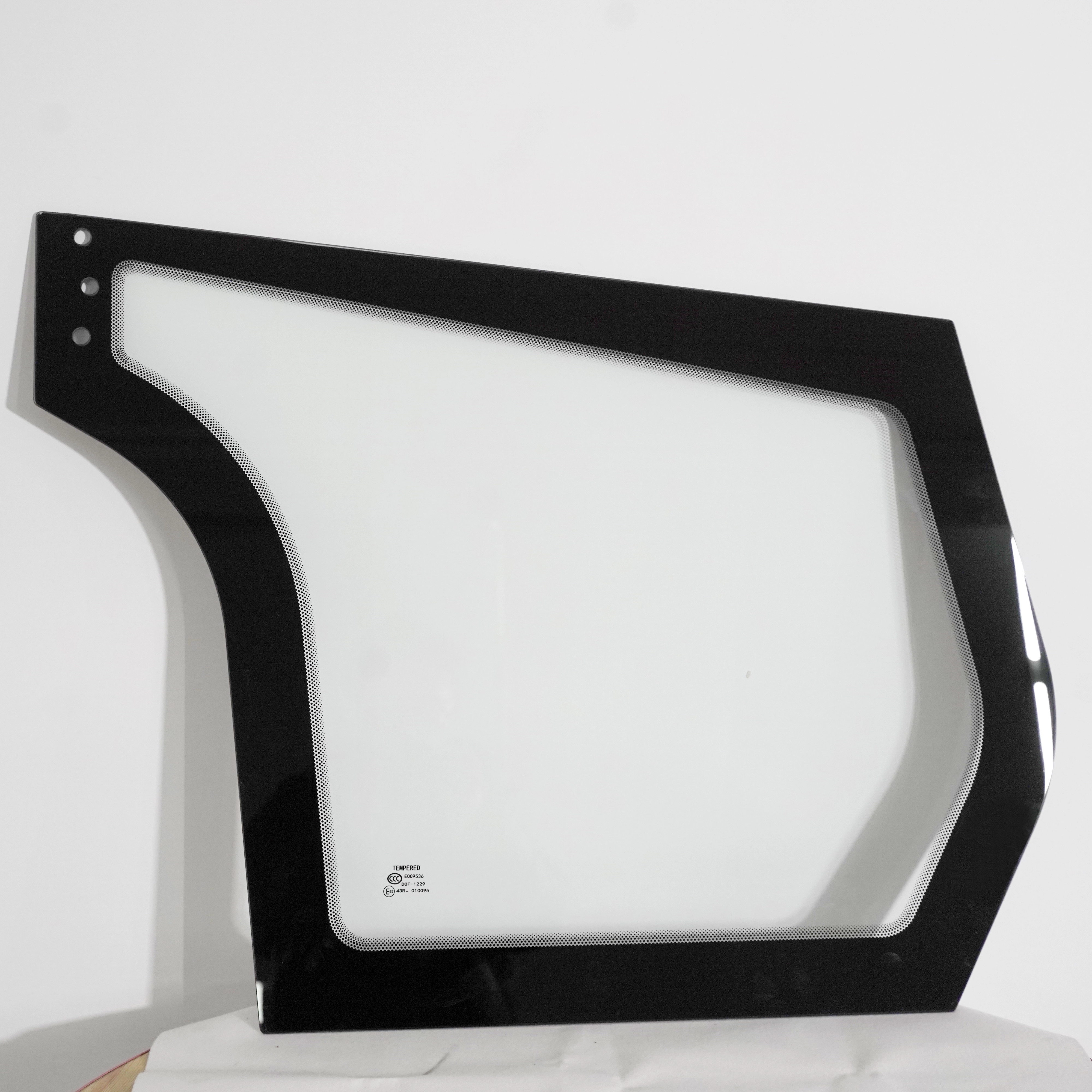Industrial Uses of Tempered Glass in Engineering Systems